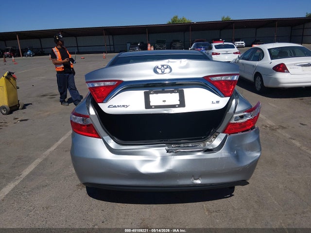2015 Toyota Camry Le მანქანა იყიდება აუქციონზე, vin: 4T4BF1FK0FR484857, აუქციონის ნომერი: 45109221