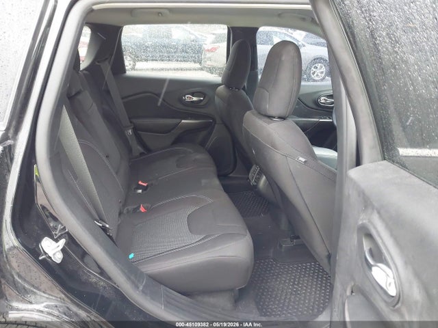 45109382 :رقم المزاد ، 1C4PJMCX8KD334834 vin ، 2019 Jeep Cherokee Latitude 4x4 مزاد بيع