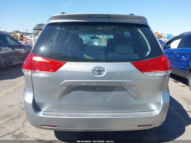 2014 Toyota Sienna Le V6 8 Passenger მანქანა იყიდება აუქციონზე, vin: 5TDKK3DC3ES407999, აუქციონის ნომერი: 45109403