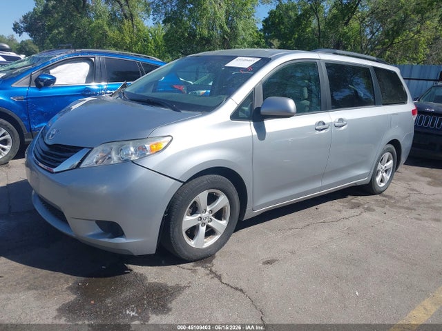 2014 Toyota Sienna Le V6 8 Passenger მანქანა იყიდება აუქციონზე, vin: 5TDKK3DC3ES407999, აუქციონის ნომერი: 45109403