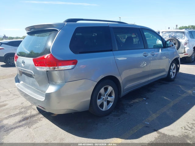 2014 Toyota Sienna Le V6 8 Passenger მანქანა იყიდება აუქციონზე, vin: 5TDKK3DC3ES407999, აუქციონის ნომერი: 45109403