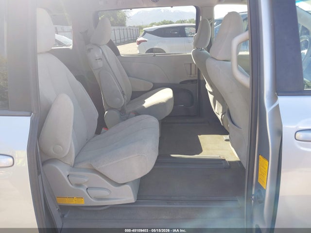 2014 Toyota Sienna Le V6 8 Passenger მანქანა იყიდება აუქციონზე, vin: 5TDKK3DC3ES407999, აუქციონის ნომერი: 45109403