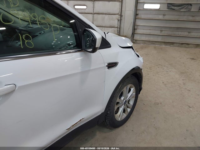 Продажа на аукционе авто 2018 Ford Escape Se, vin: 1FMCU9GD6JUB22222, номер лота: 45109495