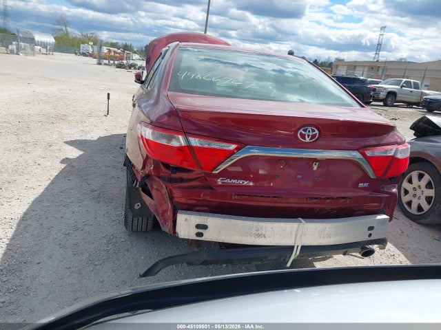 45109501 :رقم المزاد ، 4T1BF1FK3HU727686 vin ، 2017 Toyota Camry Se مزاد بيع