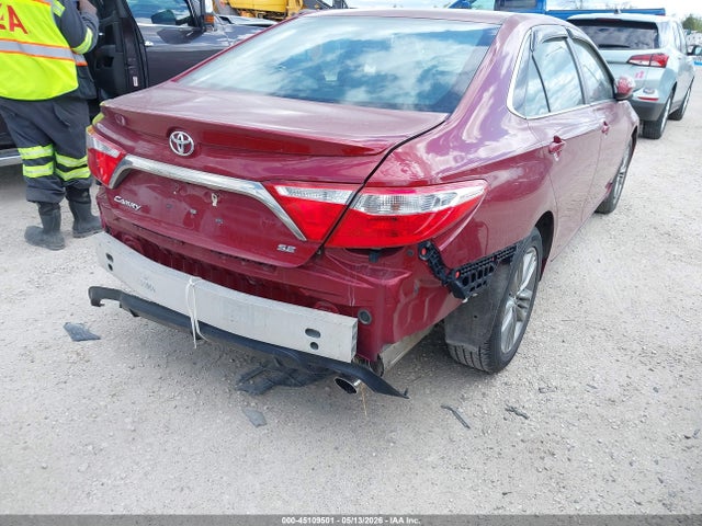45109501 :رقم المزاد ، 4T1BF1FK3HU727686 vin ، 2017 Toyota Camry Se مزاد بيع