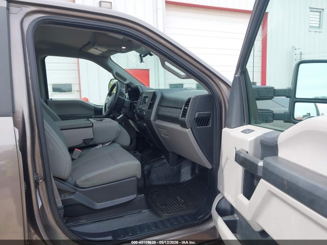 45109630 :رقم المزاد ، 1FT8W3B67KEF04281 vin ، 2019 Ford F-350 Xl مزاد بيع