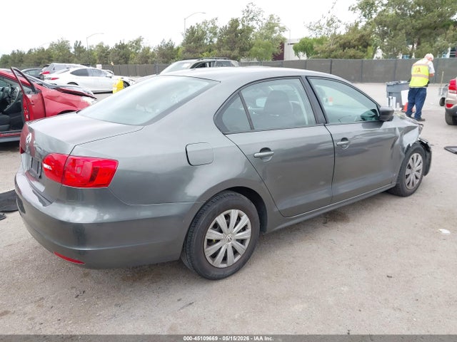 Продажа на аукционе авто 2013 Volkswagen Jetta 2.0l S, vin: 3VW2K7AJ4DM411260, номер лота: 45109669