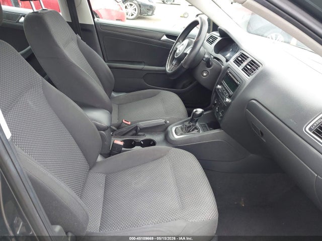 Продажа на аукционе авто 2013 Volkswagen Jetta 2.0l S, vin: 3VW2K7AJ4DM411260, номер лота: 45109669