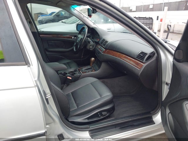 2004 Bmw 325i მანქანა იყიდება აუქციონზე, vin: WBAAZ33464KP87621, აუქციონის ნომერი: 45109768