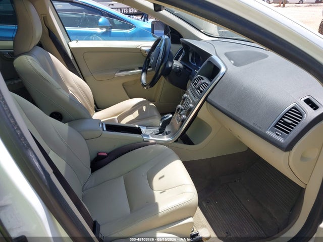 2015 Volvo Xc60 3.2 Platinum მანქანა იყიდება აუქციონზე, vin: YV4952RD7F2566516, აუქციონის ნომერი: 45109886