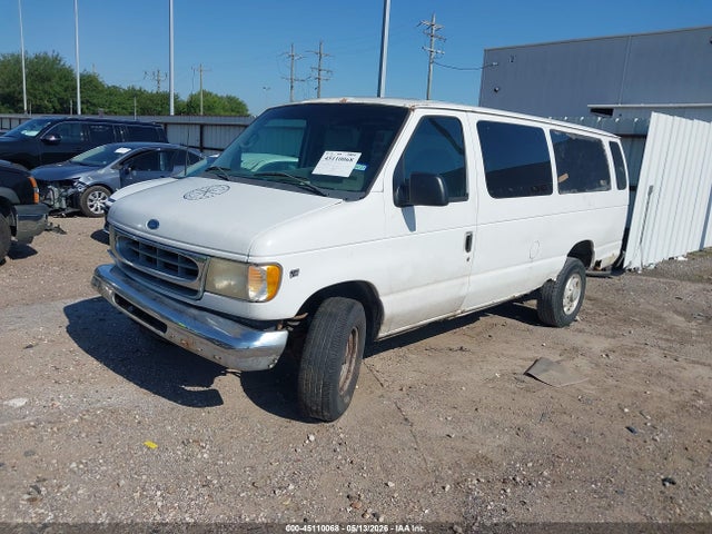 45110068 :رقم المزاد ، 1FBSS31LX1HA83344 vin ، 2001 Ford E-350 Super Duty Xl/xlt مزاد بيع