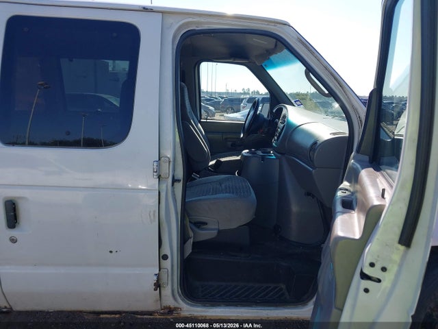 45110068 :رقم المزاد ، 1FBSS31LX1HA83344 vin ، 2001 Ford E-350 Super Duty Xl/xlt مزاد بيع