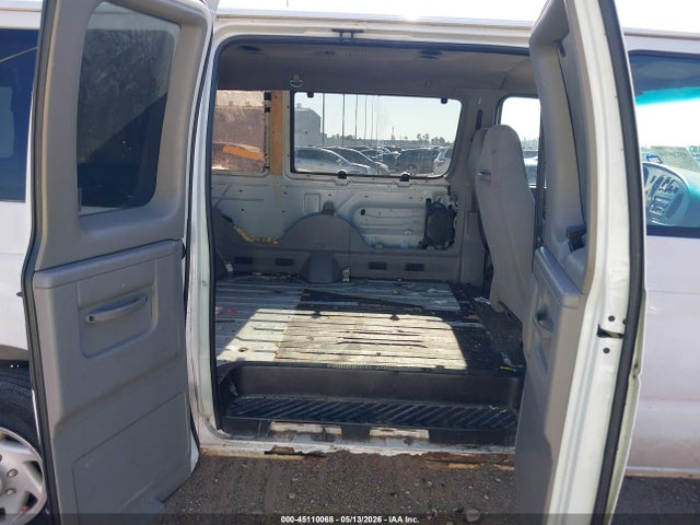 45110068 :رقم المزاد ، 1FBSS31LX1HA83344 vin ، 2001 Ford E-350 Super Duty Xl/xlt مزاد بيع