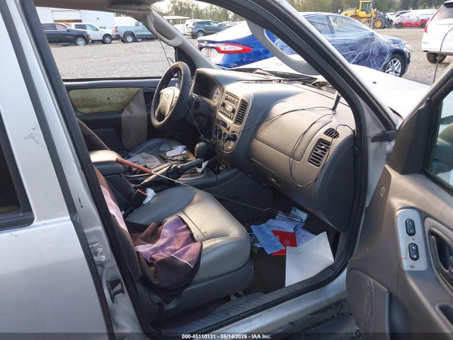 45110131 :رقم المزاد ، 1FMYU93185KA71051 vin ، 2005 Ford Escape Xlt مزاد بيع