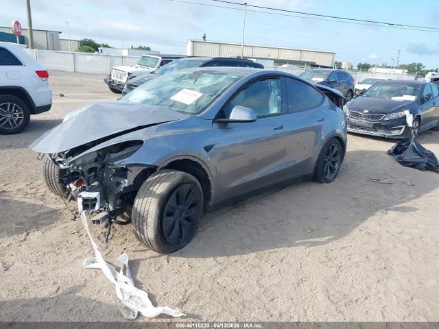 Продажа на аукционе авто 2024 Tesla Model Y Long Range Dual Motor All-wheel Drive, vin: 7SAYGDEE3RA327081, номер лота: 45110229