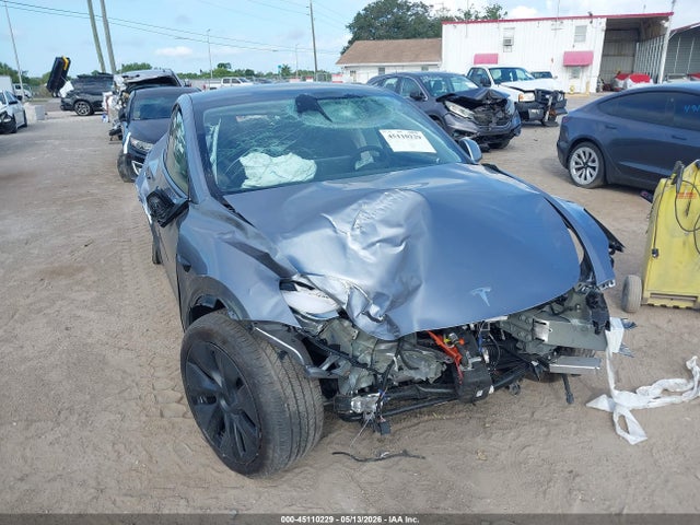 Продажа на аукционе авто 2024 Tesla Model Y Long Range Dual Motor All-wheel Drive, vin: 7SAYGDEE3RA327081, номер лота: 45110229