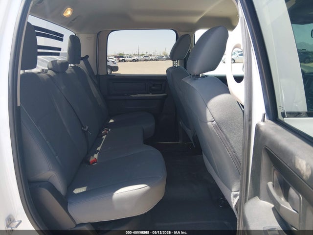 1C6RR7KG9JS263455 RAM 1500 Tradesman 4x4 5&#039;7 Box