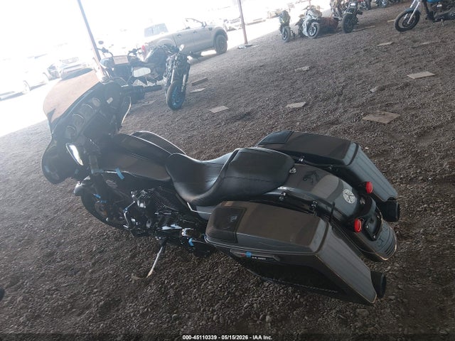 Harley-Davidson FLHXS 2021 1HD1KRP11MB672482 Image 3