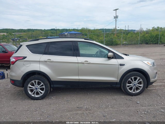 Продажа на аукционе авто 2017 Ford Escape Se, vin: 1FMCU0GD4HUC97655, номер лота: 45110480