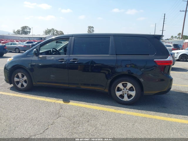 45110487 :رقم المزاد ، 5TDZZ3DC3HS863161 vin ، 2017 Toyota Sienna L 7 Passenger مزاد بيع
