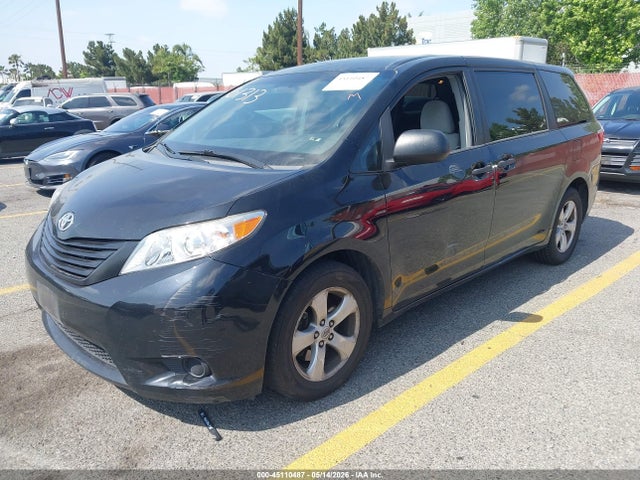 45110487 :رقم المزاد ، 5TDZZ3DC3HS863161 vin ، 2017 Toyota Sienna L 7 Passenger مزاد بيع