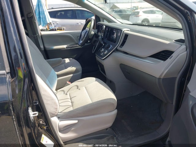 45110487 :رقم المزاد ، 5TDZZ3DC3HS863161 vin ، 2017 Toyota Sienna L 7 Passenger مزاد بيع