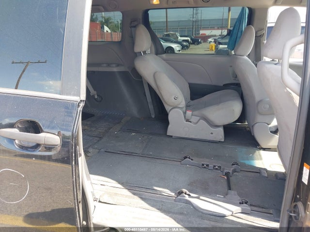 45110487 :رقم المزاد ، 5TDZZ3DC3HS863161 vin ، 2017 Toyota Sienna L 7 Passenger مزاد بيع