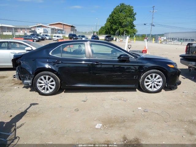 Продаж на аукціоні авто 2018 Toyota Camry Le, vin: 4T1B11HK7JU563893, номер лоту: 45110949