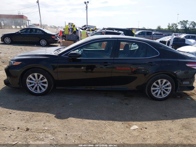 Продаж на аукціоні авто 2018 Toyota Camry Le, vin: 4T1B11HK7JU563893, номер лоту: 45110949