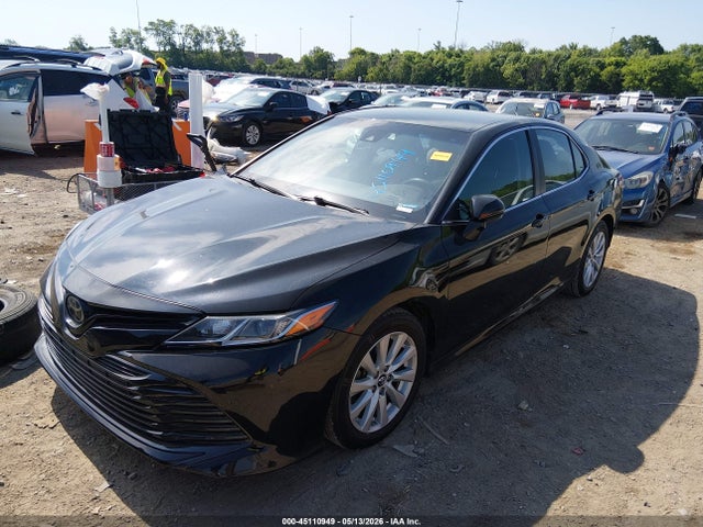 Продаж на аукціоні авто 2018 Toyota Camry Le, vin: 4T1B11HK7JU563893, номер лоту: 45110949
