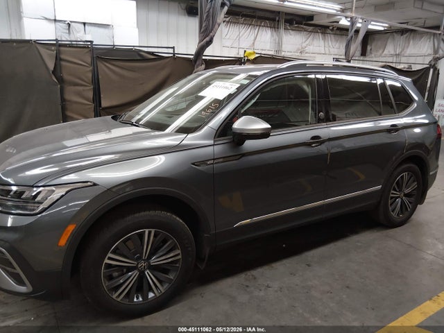 3VVTB7AX8RM226648 Volkswagen Tiguan 2.0t Wolfsburg Edition