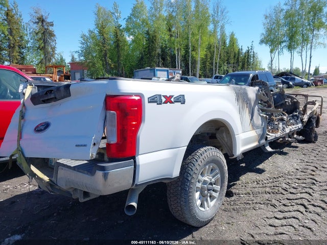 1FT8W3B61KEE58706 Ford F-350 Xlt