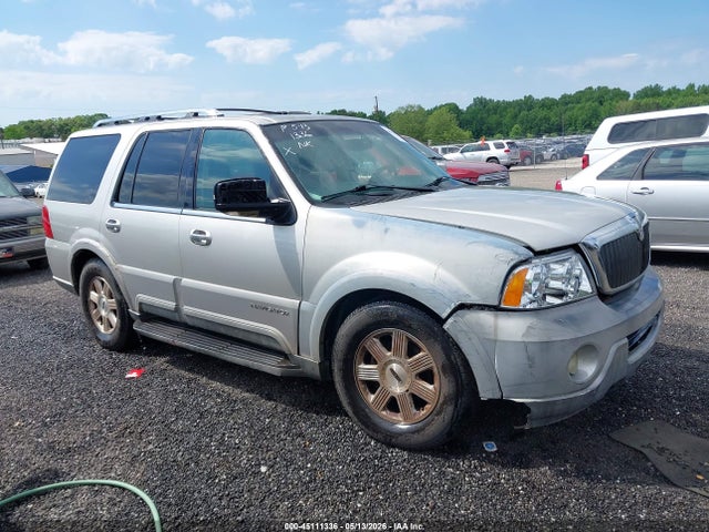 Продажа на аукционе авто 2003 Lincoln Navigator, vin: 5LMFU28R93LJ04995, номер лота: 45111336