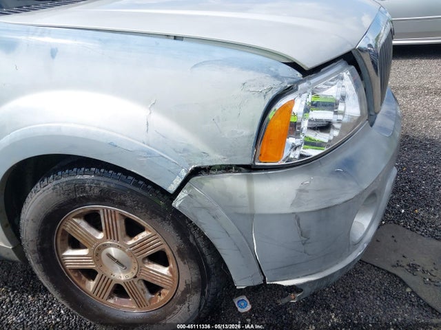 45111336 :رقم المزاد ، 5LMFU28R93LJ04995 vin ، 2003 Lincoln Navigator مزاد بيع