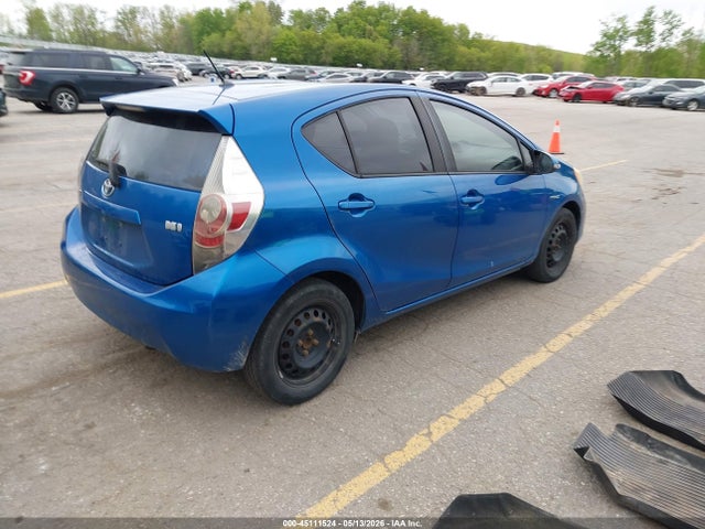 45111524 :رقم المزاد ، JTDKDTB32E1570976 vin ، 2014 Toyota Prius C Two مزاد بيع