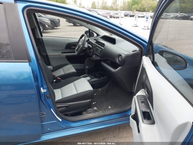 45111524 :رقم المزاد ، JTDKDTB32E1570976 vin ، 2014 Toyota Prius C Two مزاد بيع