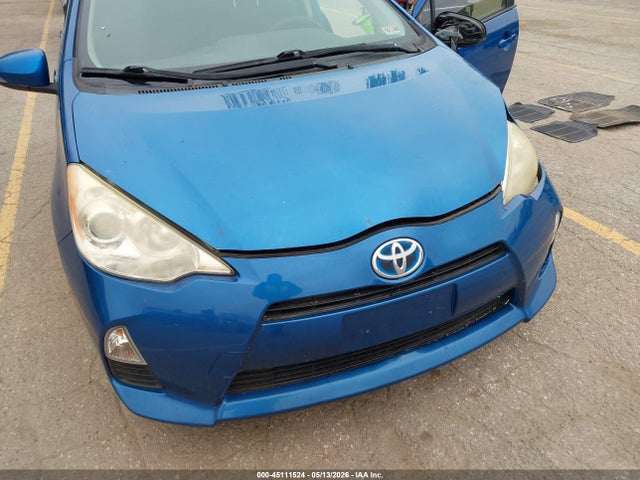 45111524 :رقم المزاد ، JTDKDTB32E1570976 vin ، 2014 Toyota Prius C Two مزاد بيع