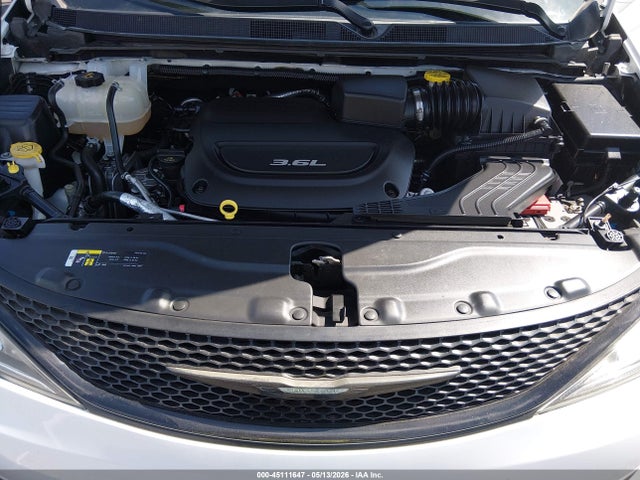 2018 Chrysler Pacifica Touring L Plus მანქანა იყიდება აუქციონზე, vin: 2C4RC1EG5JR234975, აუქციონის ნომერი: 45111647