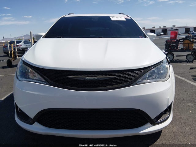 2018 Chrysler Pacifica Touring L Plus მანქანა იყიდება აუქციონზე, vin: 2C4RC1EG5JR234975, აუქციონის ნომერი: 45111647