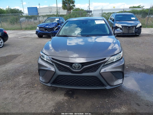 45111688 :رقم المزاد ، 4T1B11HK0KU839588 vin ، 2019 Toyota Camry Se مزاد بيع