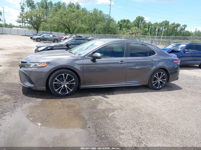 45111688 :رقم المزاد ، 4T1B11HK0KU839588 vin ، 2019 Toyota Camry Se مزاد بيع