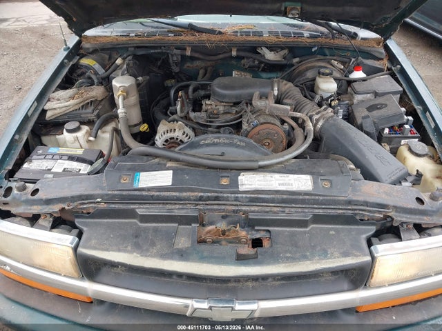 45111703 :رقم المزاد ، 1GCCT19X8WK107756 vin ، 1998 Chevrolet S-10 Ls مزاد بيع