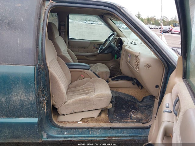 45111703 :رقم المزاد ، 1GCCT19X8WK107756 vin ، 1998 Chevrolet S-10 Ls مزاد بيع