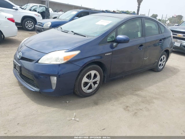 Toyota Prius Three 2015 JTDKN3DU2F0402510 Image 2