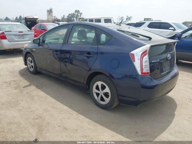Toyota Prius Three 2015 JTDKN3DU2F0402510 Image 3