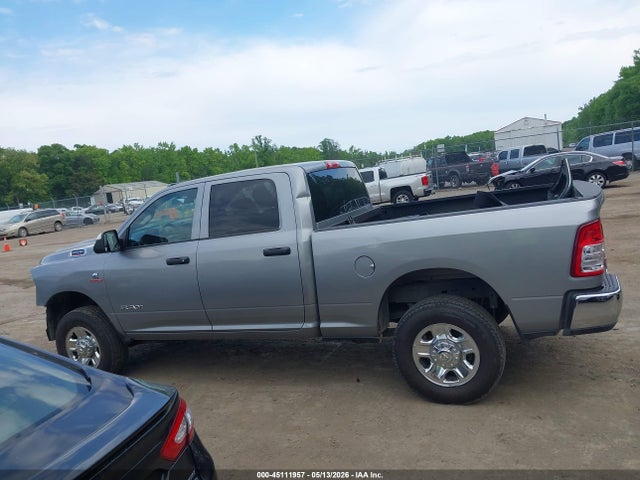 45111957 :رقم المزاد ، 3C6UR5CL8NG393413 vin ، 2022 Ram 2500 Tradesman  4x4 6'4 Box مزاد بيع