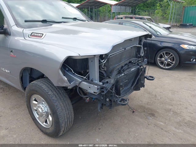 45111957 :رقم المزاد ، 3C6UR5CL8NG393413 vin ، 2022 Ram 2500 Tradesman  4x4 6'4 Box مزاد بيع