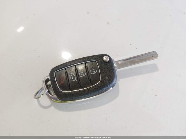 KM8SMDHF8HU167655 Hyundai Santa Fe Se