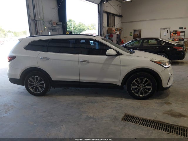KM8SMDHF8HU167655 Hyundai Santa Fe Se