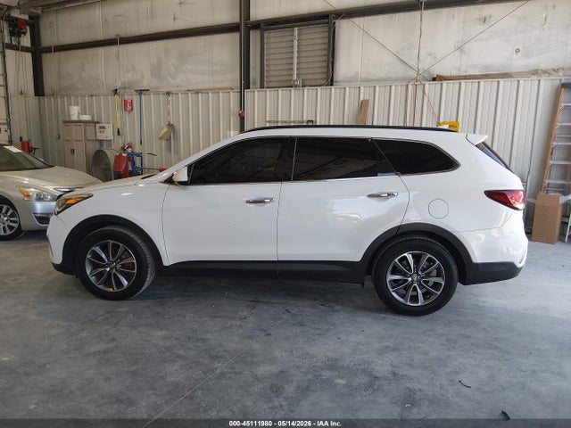 KM8SMDHF8HU167655 Hyundai Santa Fe Se